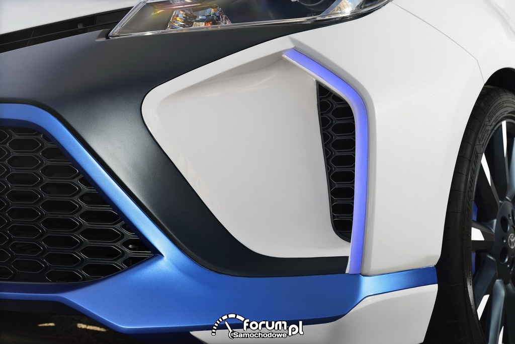 Toyota Yaris Hybrid-R, wloty powietrza w przednim zderzaku