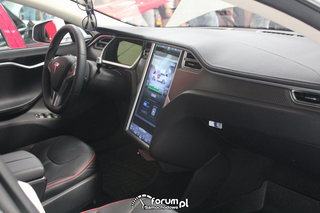 Tesla Model S, wnętrze