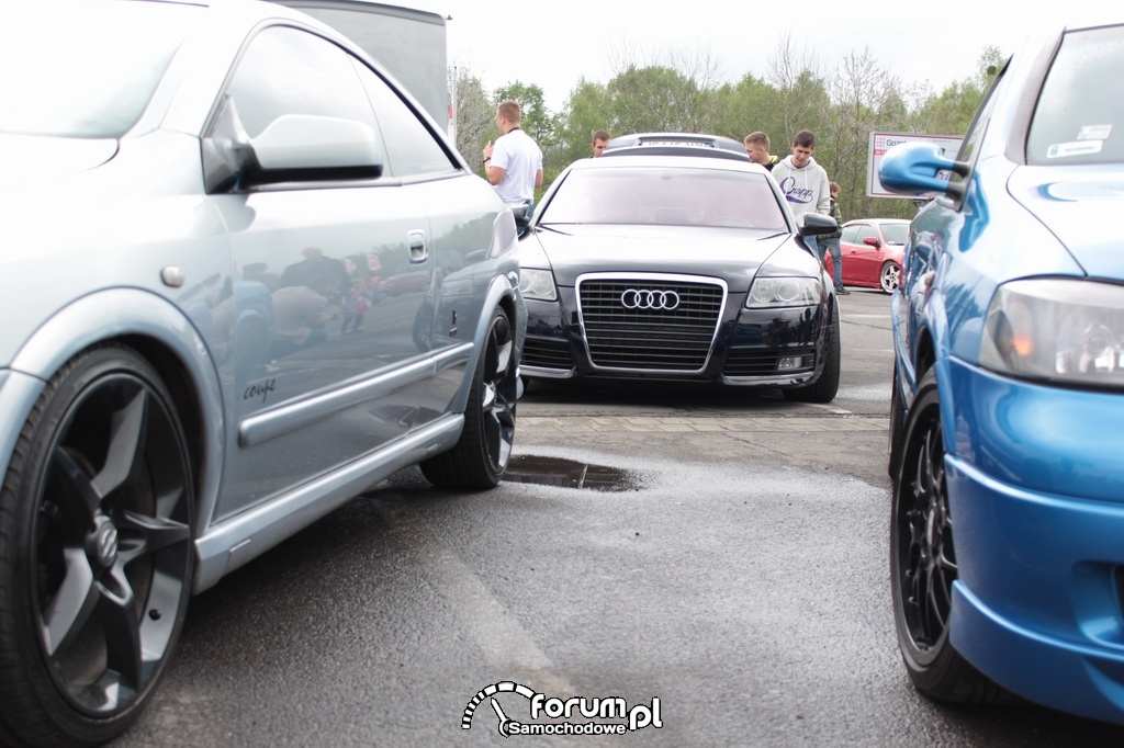 Audi A6 na parkingu