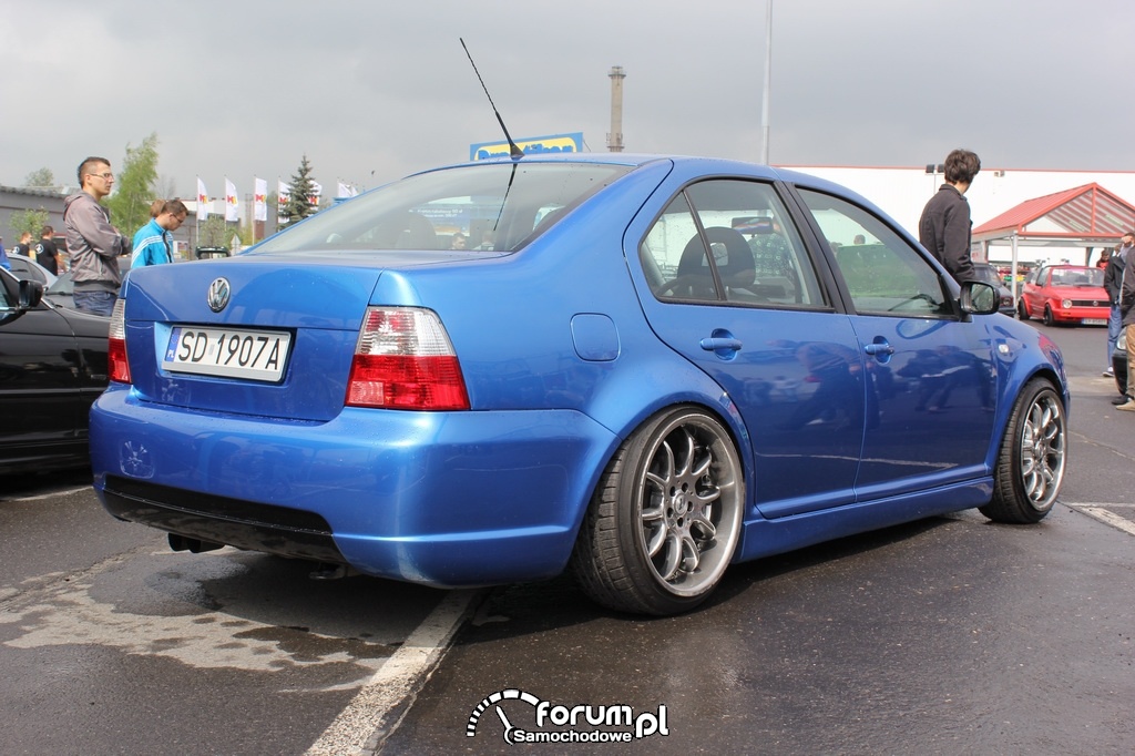 Volkswagen Bora, niebieski metalic