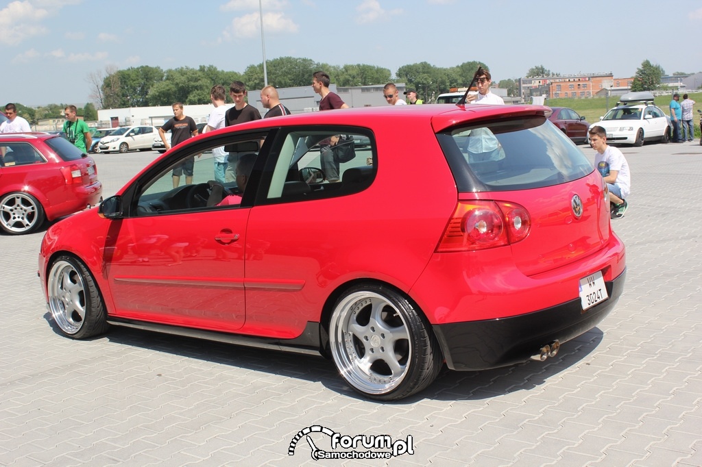 VW Golf V, 3-drzwi, czerwono-czarny design
