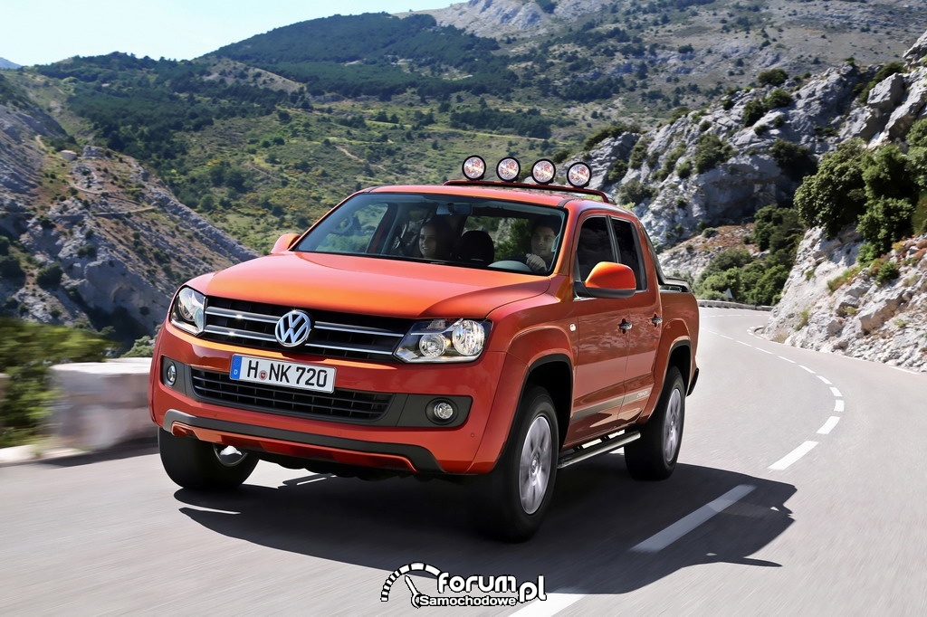 Volkswagen Amarok Canyon w górach.