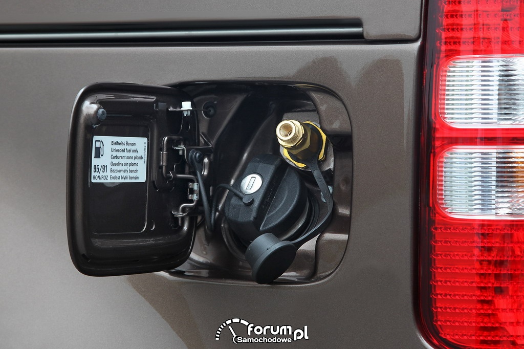 Volkswagen Caddy 1.6 LPG, miejsce tankowania gazu przy