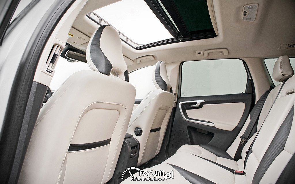 Volvo XC60 T5 Premier, jasne wnętrze, skóra, tylna kanapa