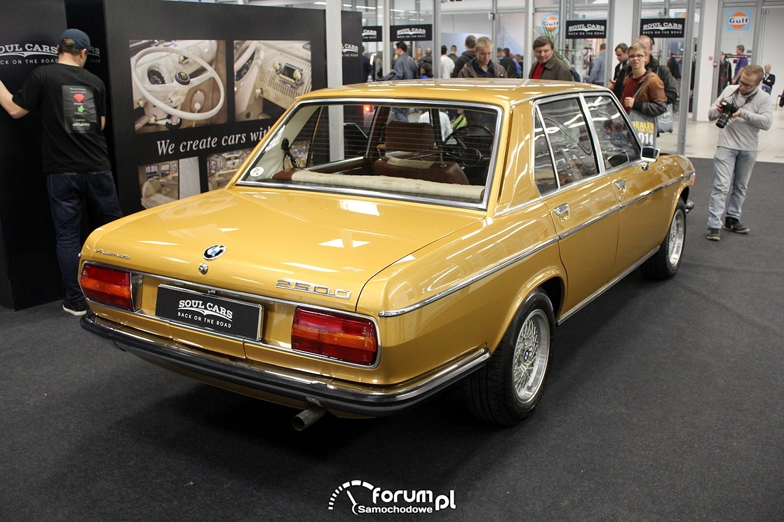 BMW 2500, tył