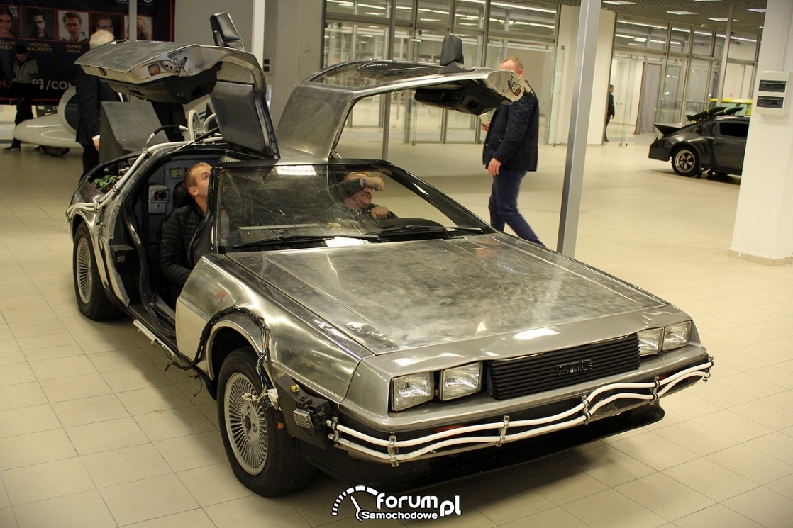 DeLorean DMC-12