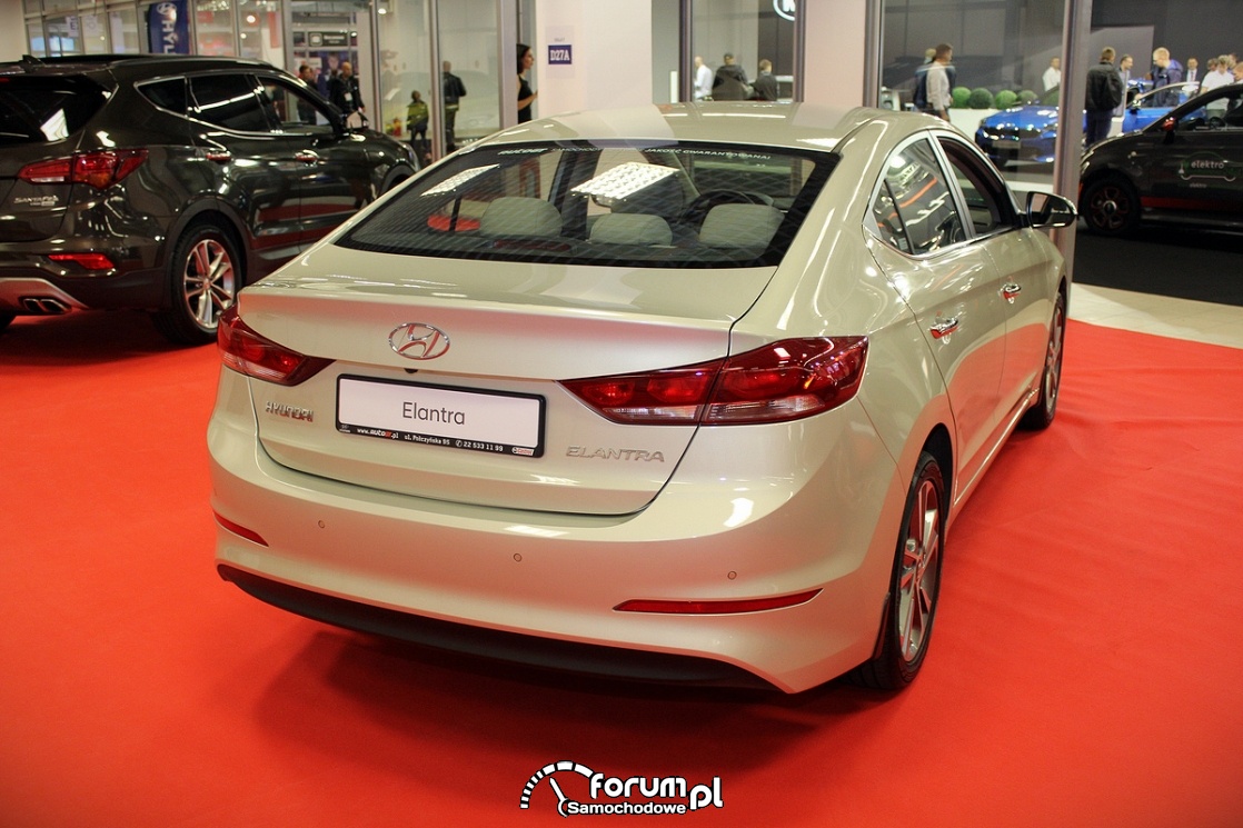 Hyundai Elantra, tył