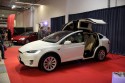 Tesla Model X 90D, bok