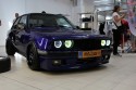 BMW E30 coupe, ringi w lampach