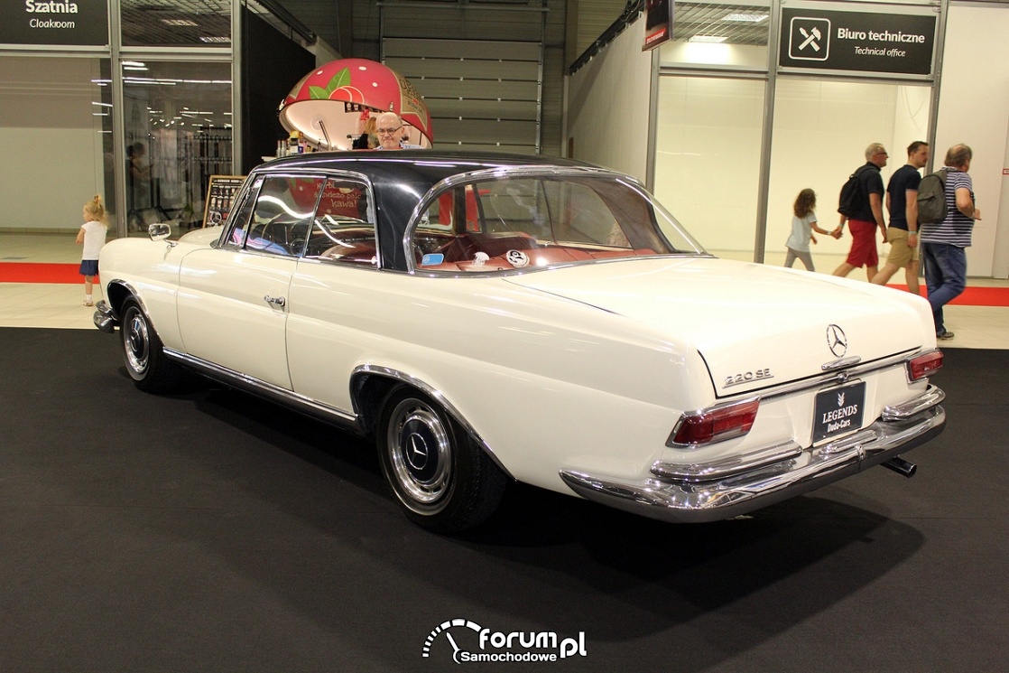Mercedes-Benz 220 SE W111, 1967 rok, tył