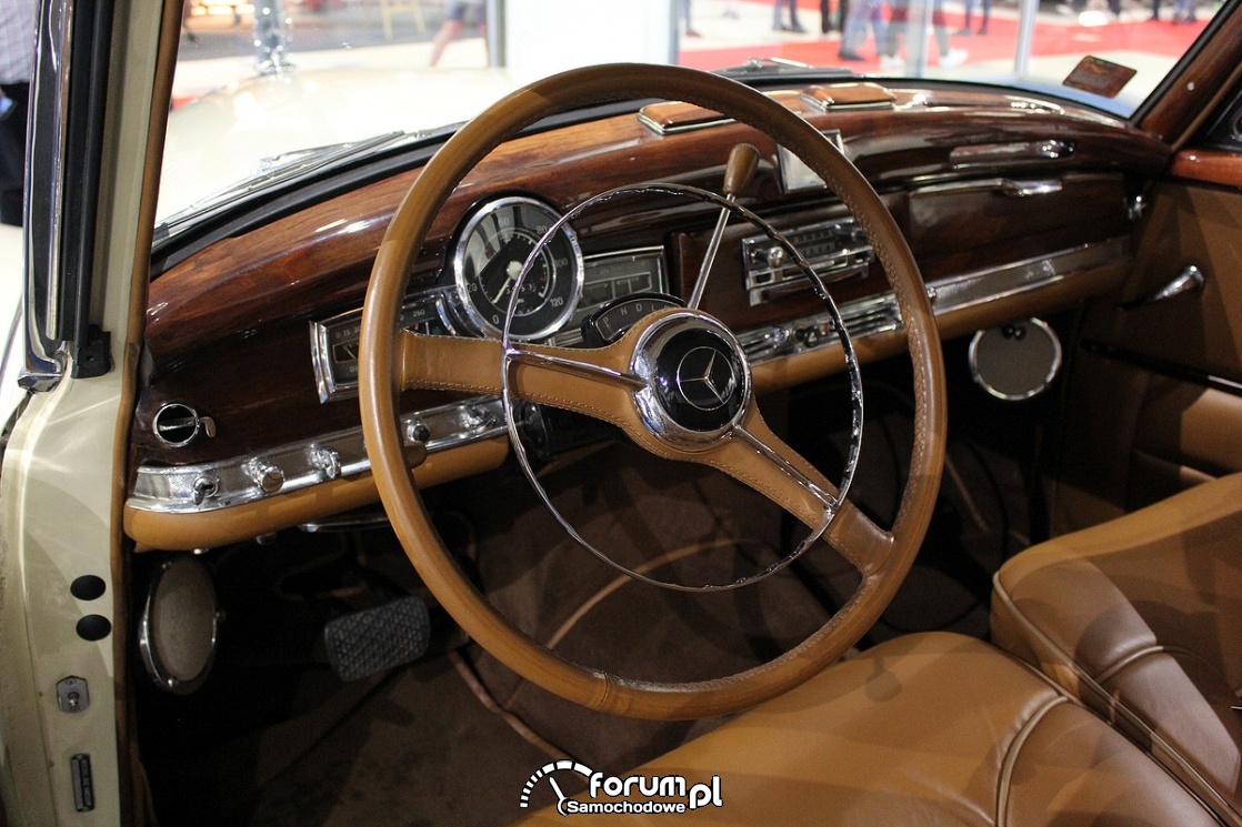 Mercedes-Benz 300 automatic, wnętrze