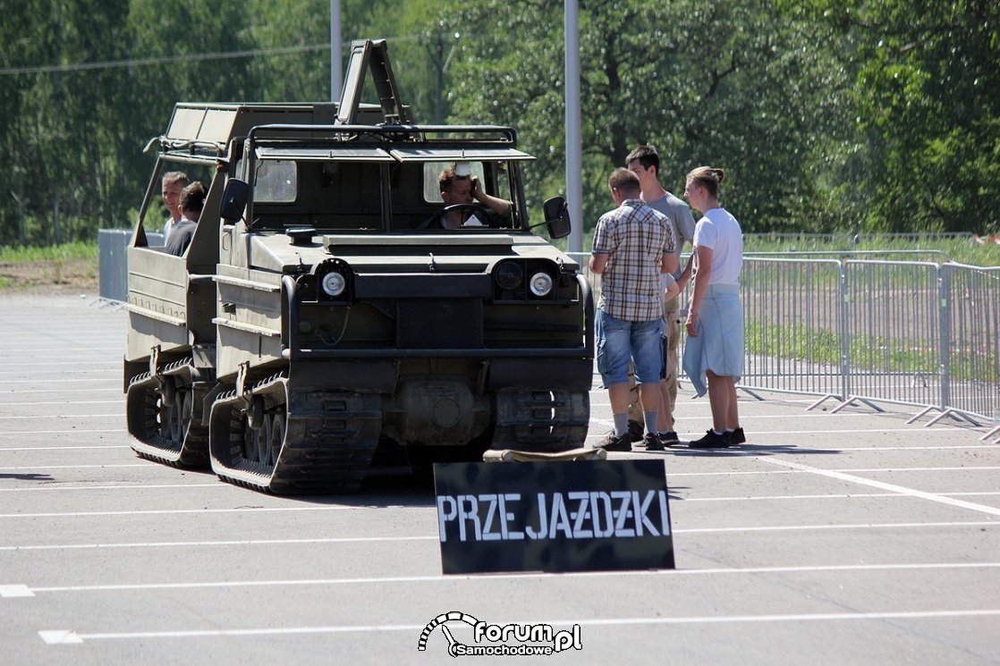 Pojazd gąsienicowy dwuczłonowy
