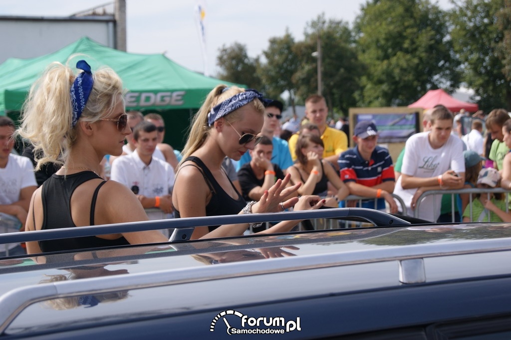 Volkswagen Passat kombi, tuning, dziewczyny, 5