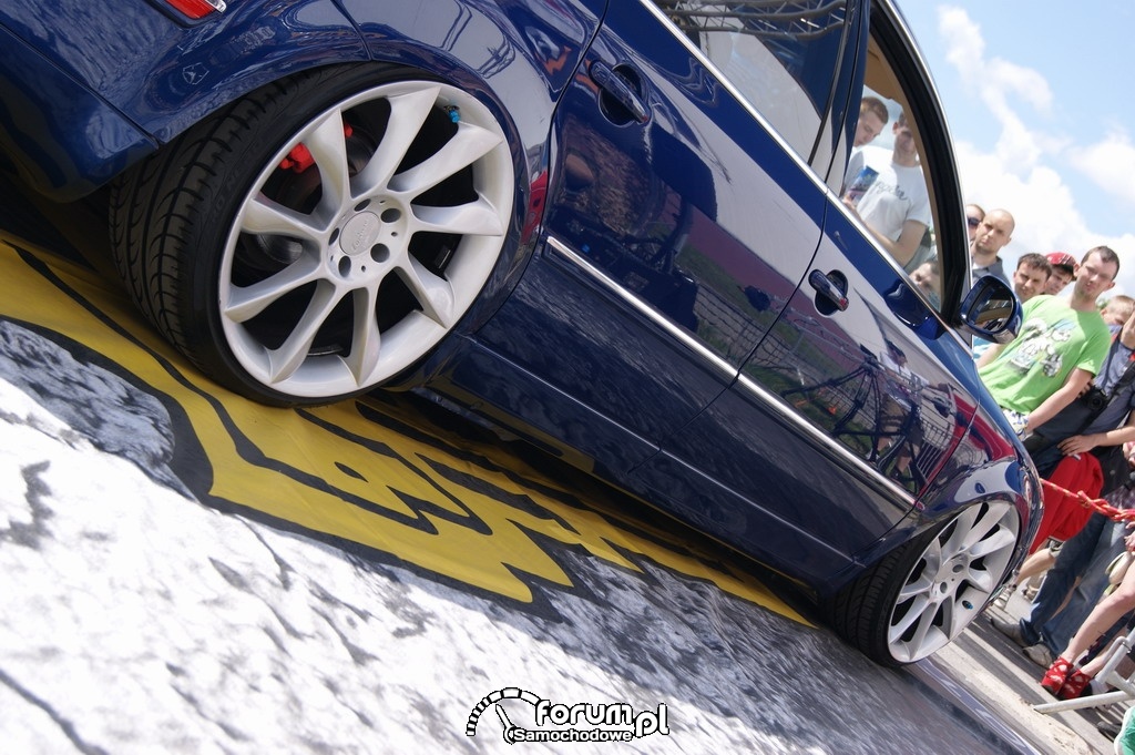 Volkswagen Passat b5 lift, alufelgi i czerwone zaciski