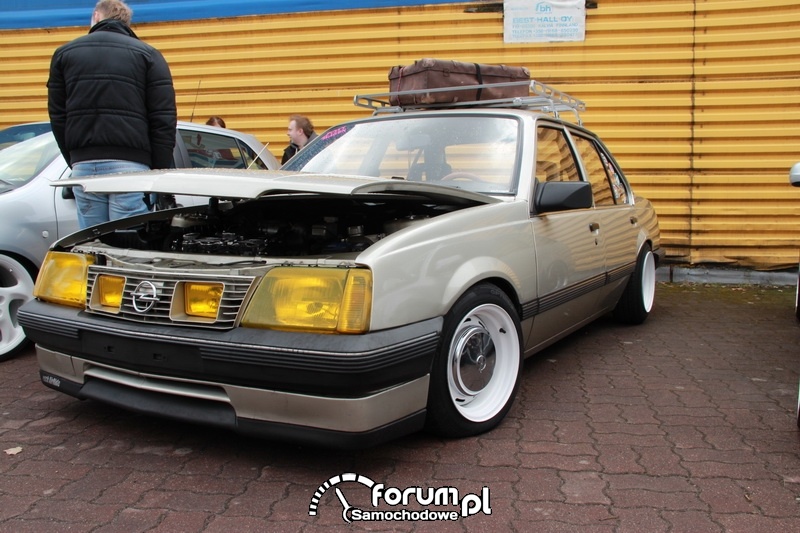 Opel Ascona, tuning, żółte lampy