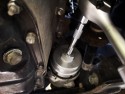 Odkręcanie obudowy filtra oleju - Toyota Auris 1.8 Hybrid