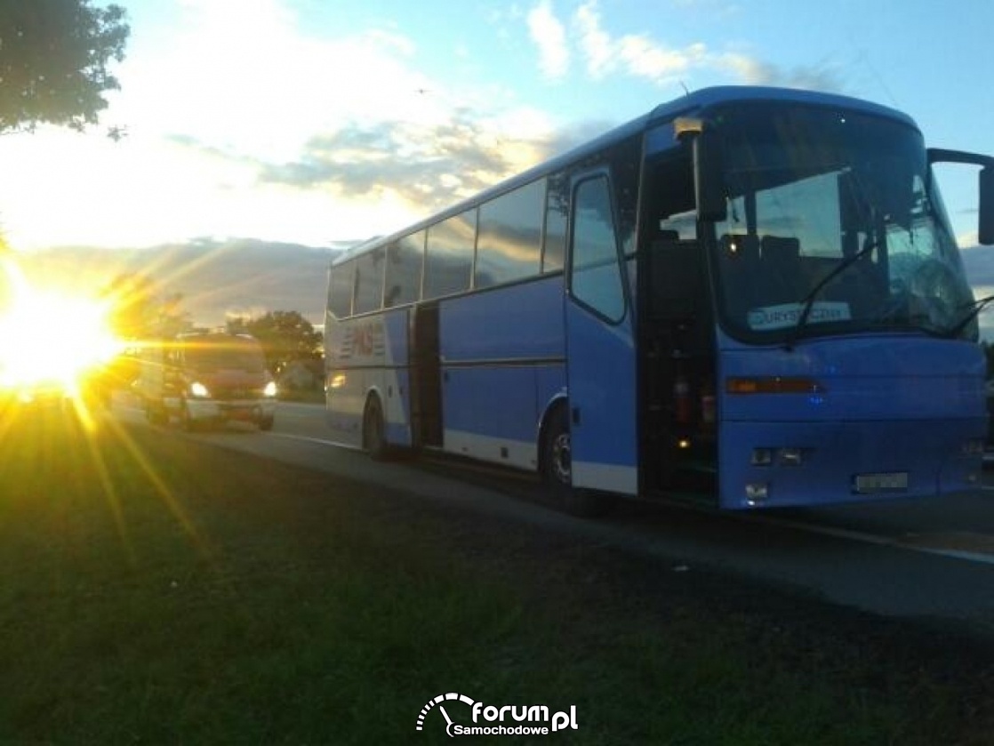 Wypadek autobusu z dziećmi