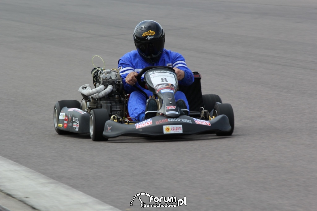 Gokart na płycie lotniska