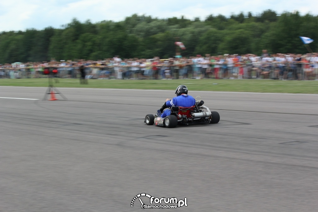 Gokart osiągający wysokie prędkości
