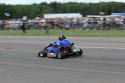 Gokart podczas sprintu na płycie lotniska