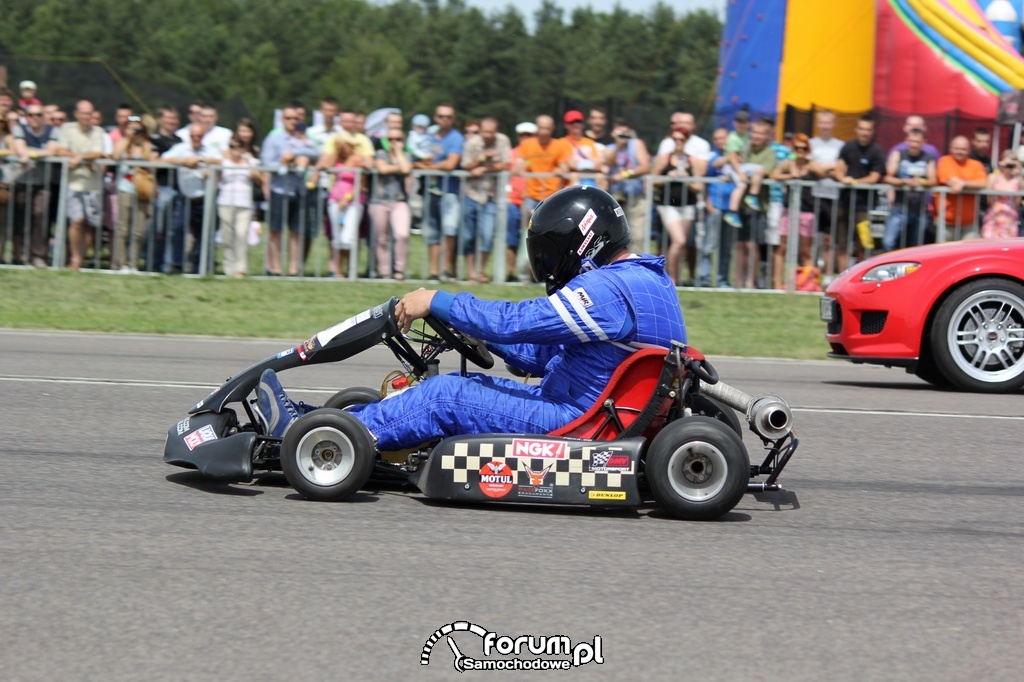 Gokart vs Mazda MX-5 cabrio, 2