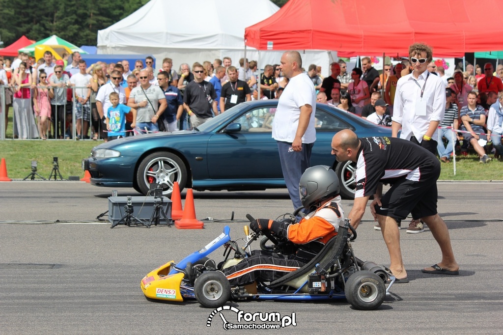 Nissan 200SX vs Gokart