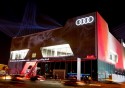 Największy na świecie salon Audi w Dubaju, noc