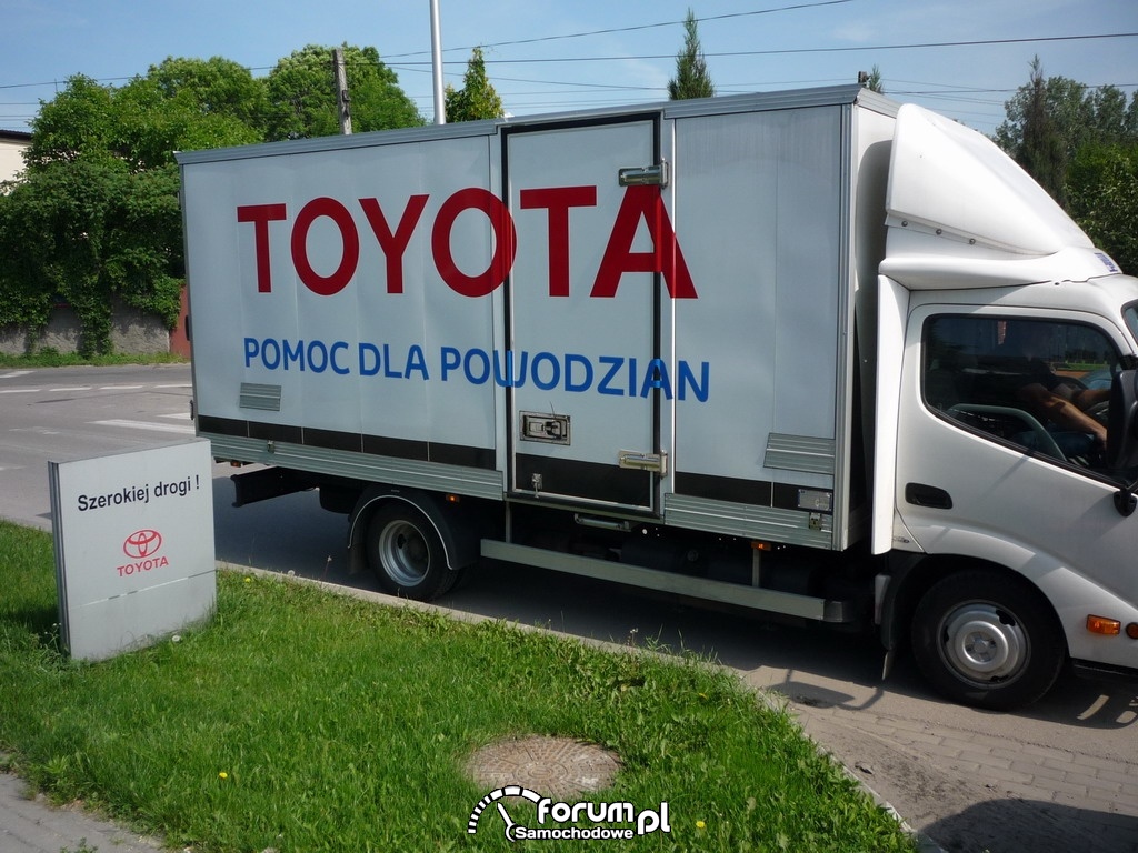 Pomoc dla powodzian - TOYOTA