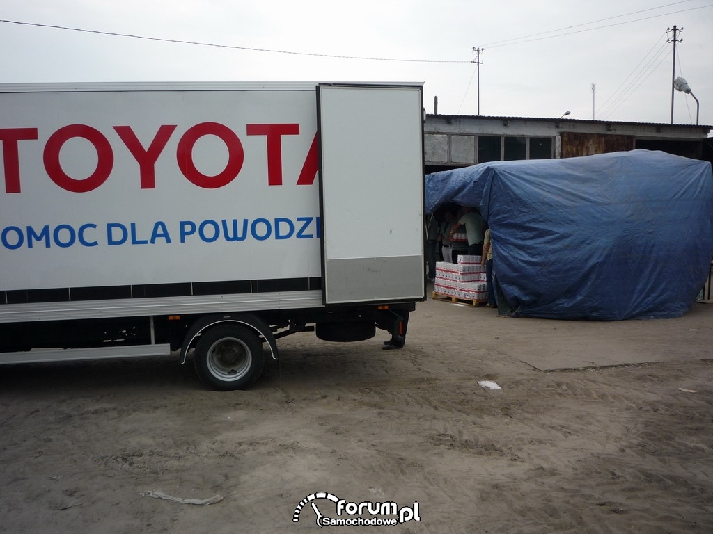 Pomoc dla powodzian - TOYOTA