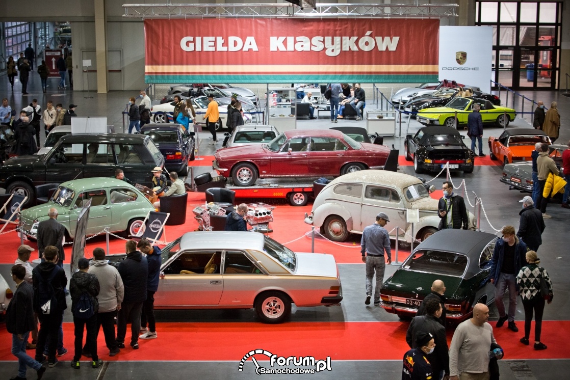 Retro Motor Show 2021 - setki pojazdów i tłumy wystawców