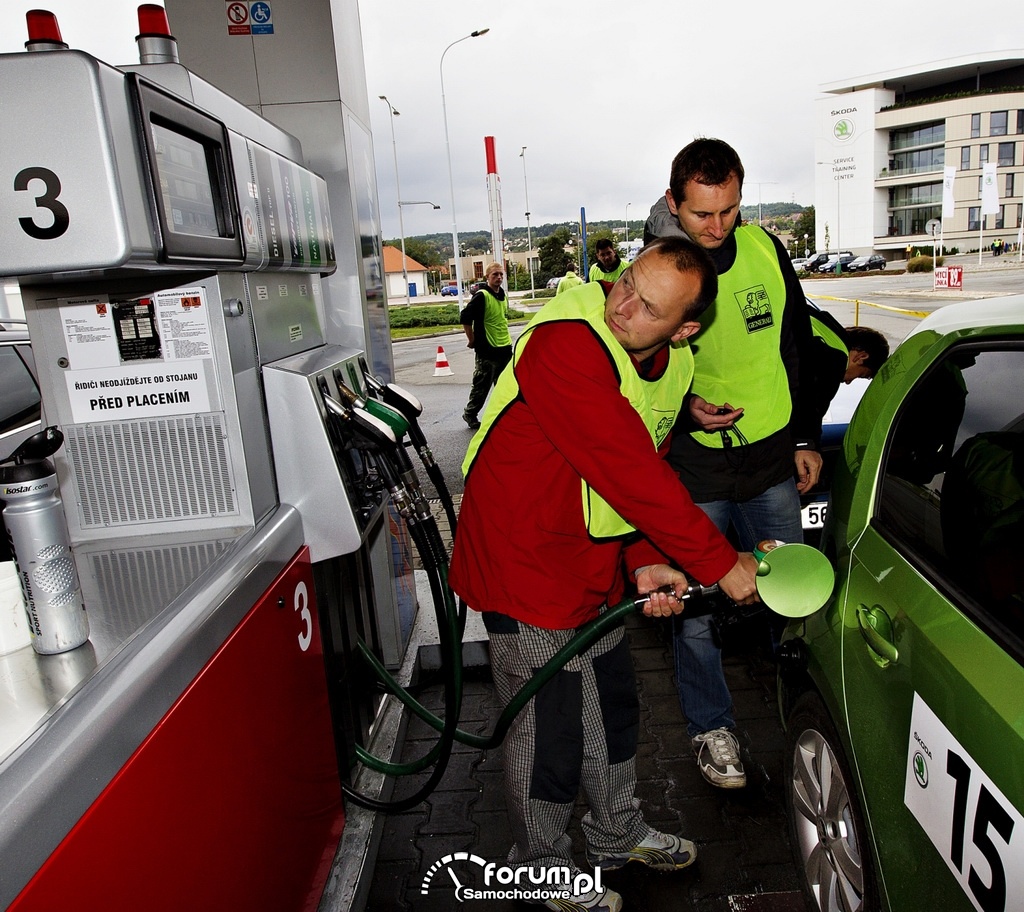 Tankowanie auta, Skoda Economy Run 2013