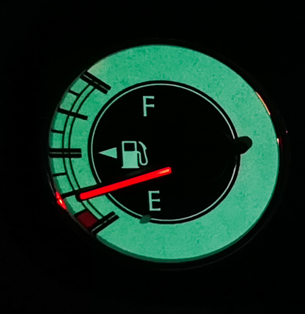 Rezerwa paliwa, Kontrolki samochodowe